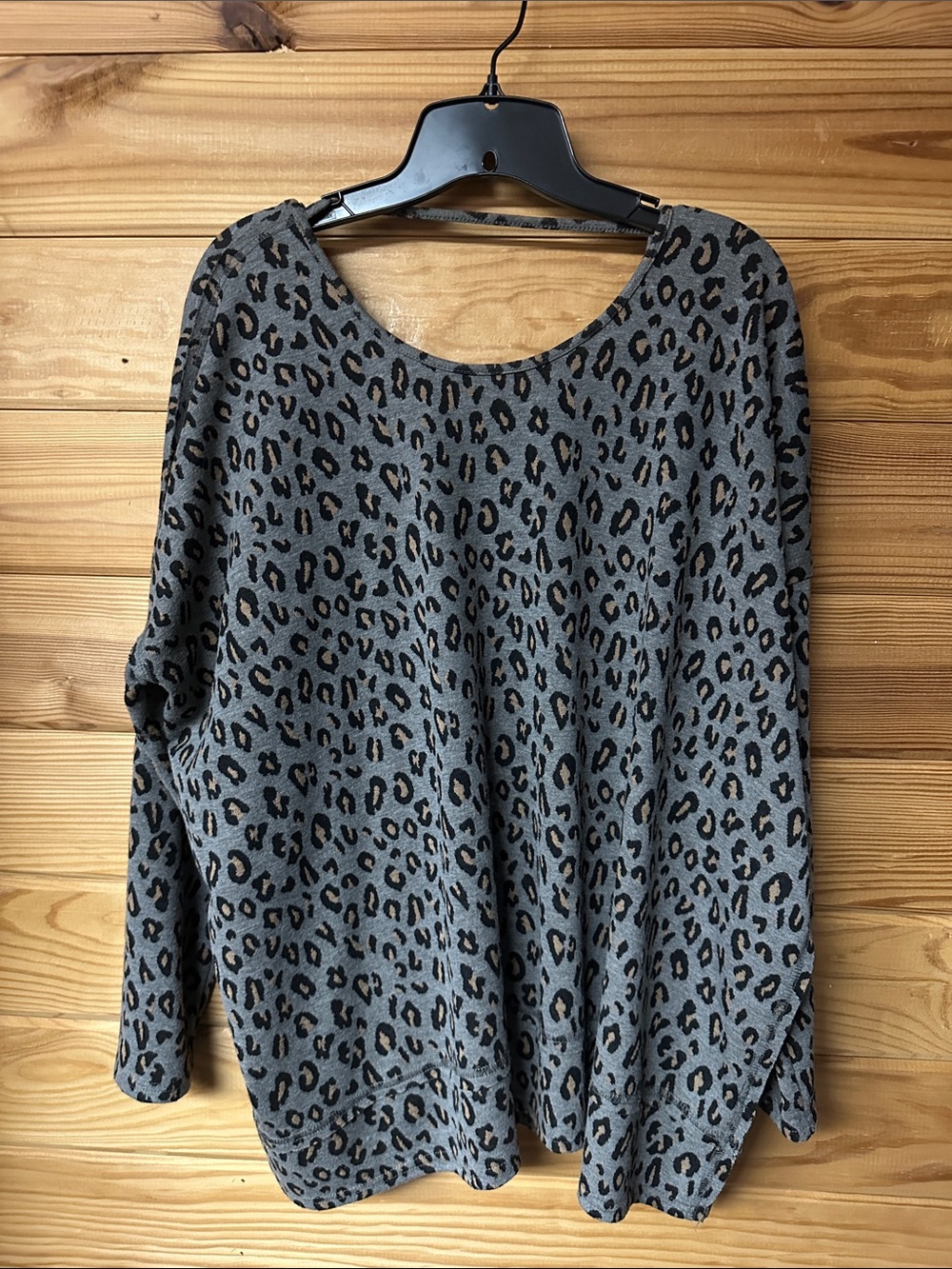 She & Sky Women's Gray Leopard Print Half Sleeve Top Size L